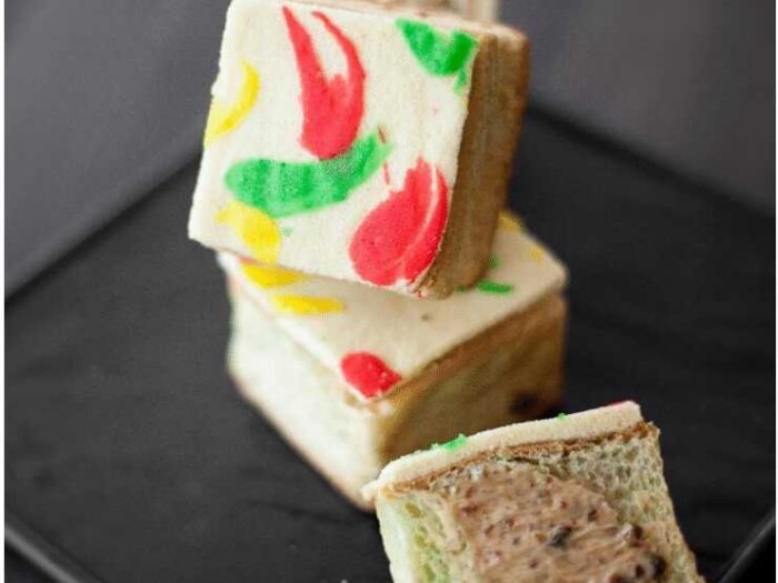 California Raisin Christmas Treasure Bread Box - California Raisins Asean.